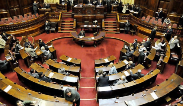 Diputados critican "liviandad" de investigación de Lanata 
