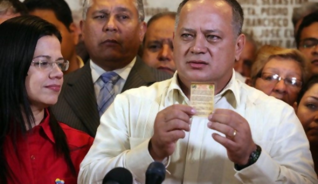 Oposición denuncia conspiración contra Maduro