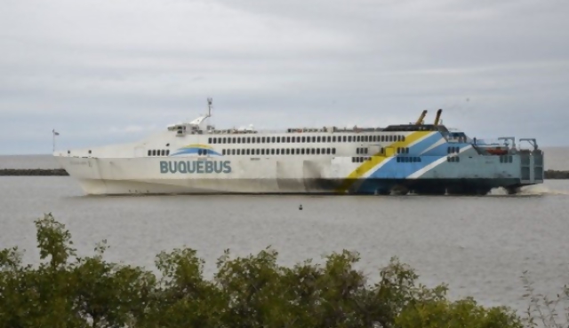 Argentina limita a 100 dólares las extracciones en Uruguay