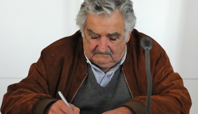 Mujica genera más simpatía que elogios a su gestión 