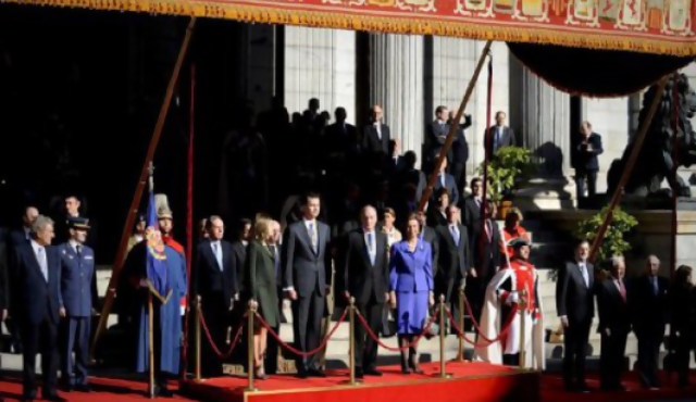Monarquía española sigue a la baja