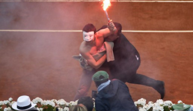 Final de Roland Garros interrumpida por manifestantes anti-gays