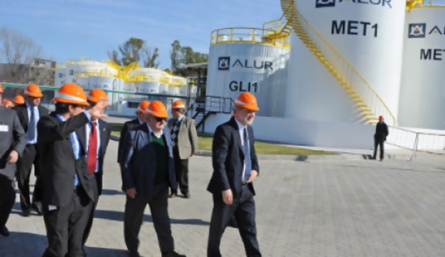 Mujica agradeció a Chávez al inaugurar planta de biodiesel de ALUR