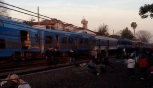 Tres muertos y 155 heridos en choque de trenes en Buenos Aires
