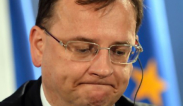 Dimite primer ministro checo 