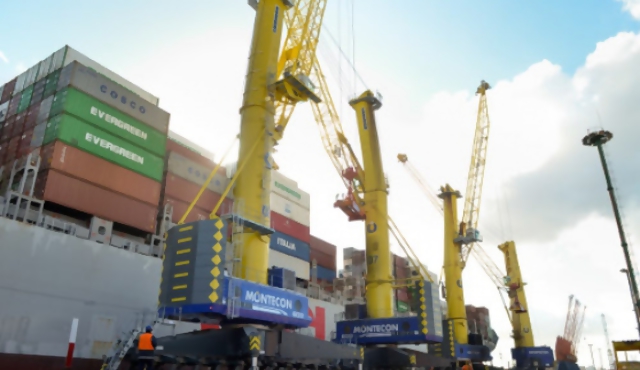 Arribó el portacontenedor más grande del Puerto