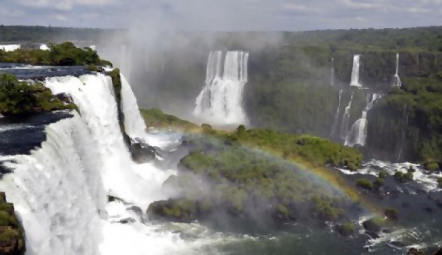 Cierran cataratas del Iguazú por inundaciones