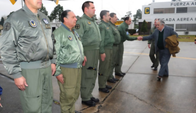 Mujica vuela a Bolivia para reunión de Unasur