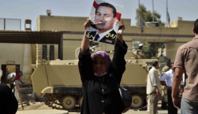 "EE.UU no debe apoyar la resurrección de una dictadura en Egipto"