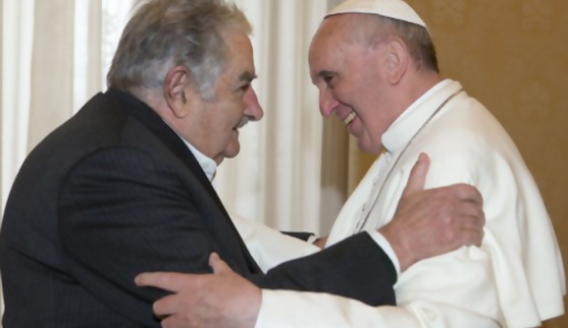 Mujica respaldó ofensiva diplomática del papa sobre Siria