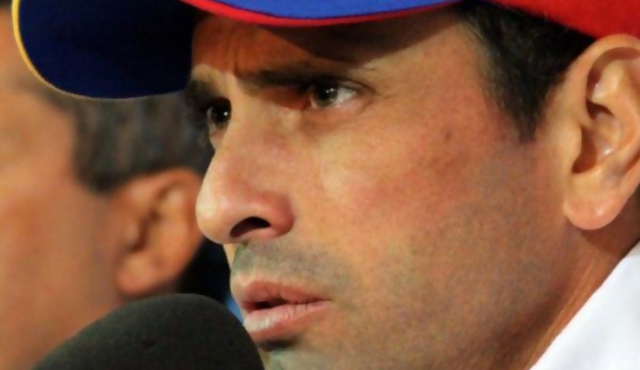 Capriles viaja a EE.UU. y pregunta al gobierno si quiere un "recuerdo" de Disney