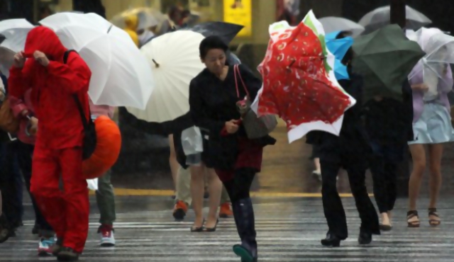 Tifón golpea Japón y afecta Fukushima