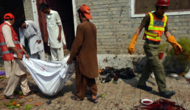 Pakistán: 72 muertos en atentado suicida
