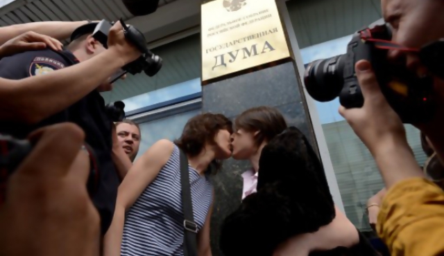 Rusia acorrala a los homosexuales
