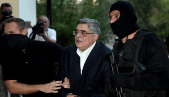 Grecia: diputados neonazis inculpados por crimen