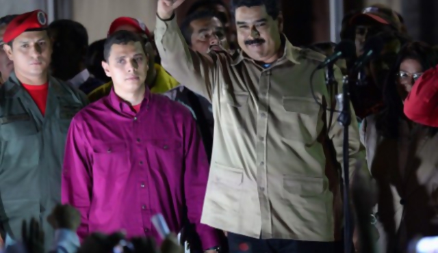 Maduro llama a un "diálogo nacional"