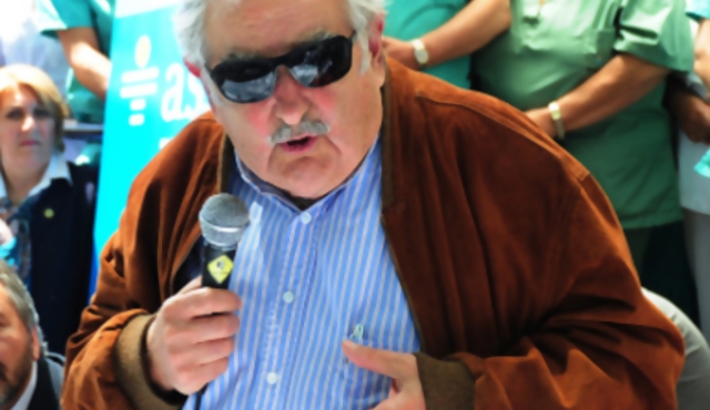 Mujica: "Que la gente se ponga una mano en el corazón" por Alas Uruguay