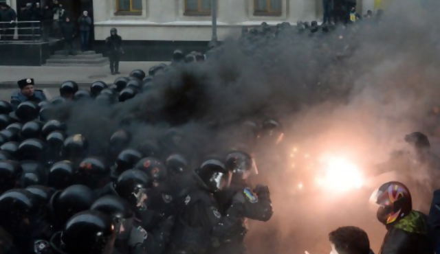 Violentas protestas en Ucrania piden fin del gobierno
