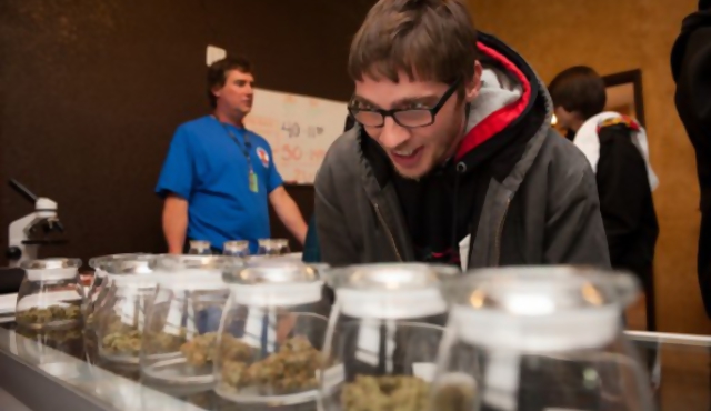 Ya se puede fumar marihuana en Colorado