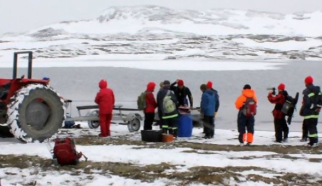 Estudiantes uruguayos en la Antártida, un "laboratorio natural"