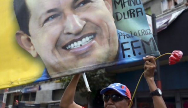 Oliver Stone estrenará documental de Hugo Chávez