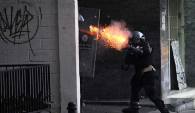 Armas ensombrecen agitación política en Venezuela