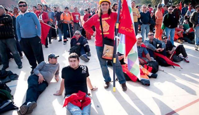 Senadores del FA votarán sin cambios ley de responsabilidad patronal