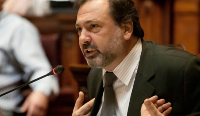 Proyecto contra inflación es "patear para adelante"