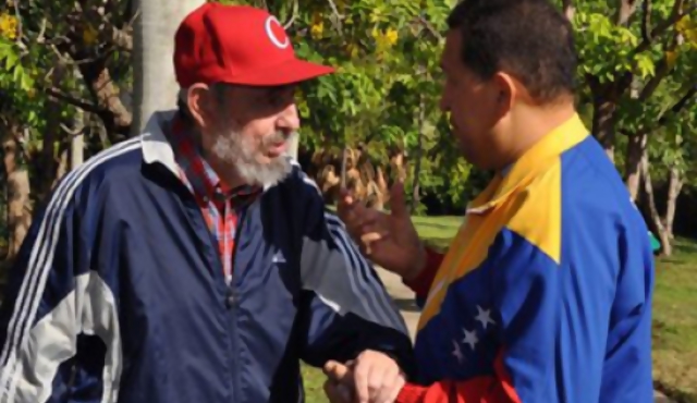 Fidel revela charla con Chávez tras el fallido golpe de 2002