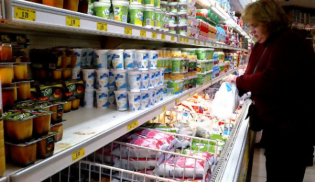 Alimentos vencidos: 19 empresas multadas en un mes