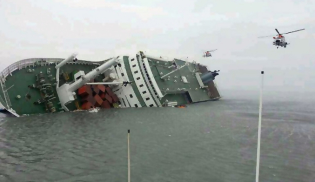 Seis muertos y 290 desaparecidos en naufragio surcoreano