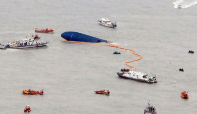 Pocas chances de hallar sobrevivientes tras naufragio en Corea del Sur