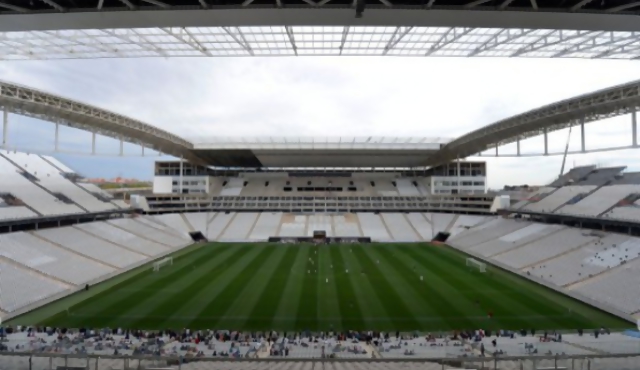 Nueva favela contrasta con el lujoso Arena Corinthians