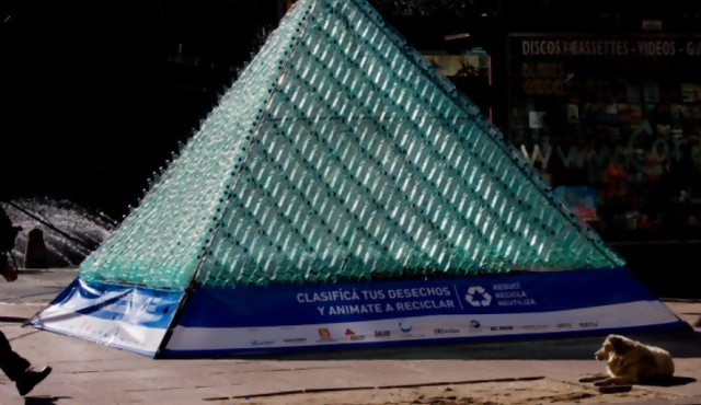 Medio Ambiente y "La Pirámide Plástica"