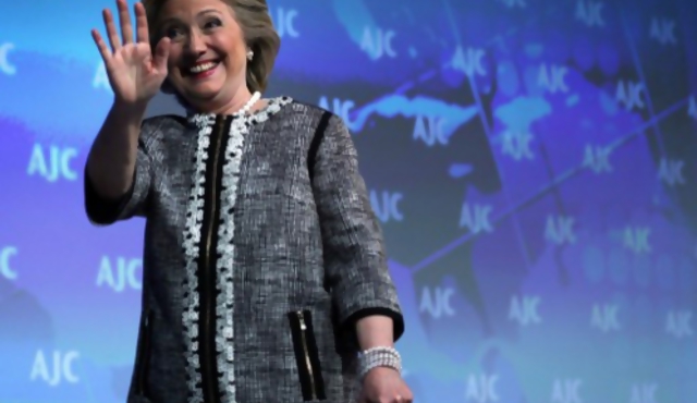 Hillary no es candidata pero ya cosecha críticas