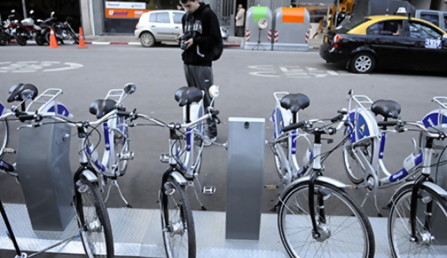 Se lanzó el sistema de bicicletas públicas en Ciudad Vieja