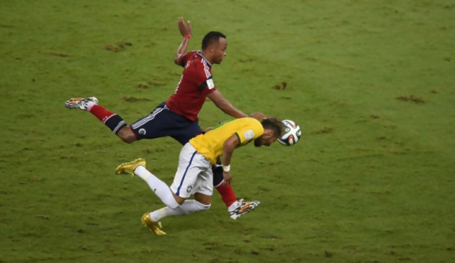 FIFA desestima sanción a Zúñiga por lesión de Neymar