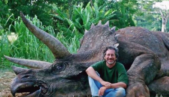 Steven Spielberg fue acusado en las redes de matar un dinosaurio