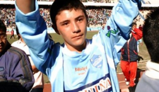 Debutó futbolista profesional con 12 años 