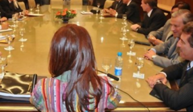 Conversaciones descreídas entre Cristina y oposición