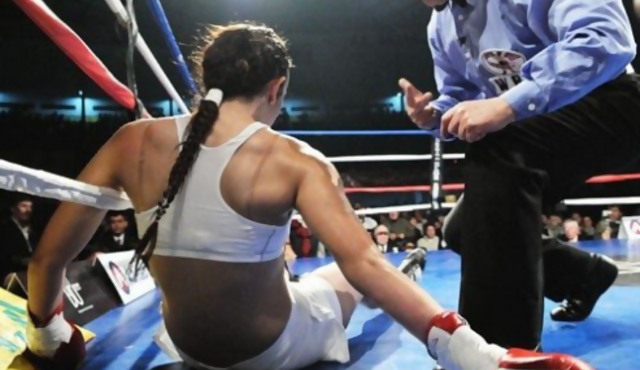 Chris Namús se llevó una paliza 