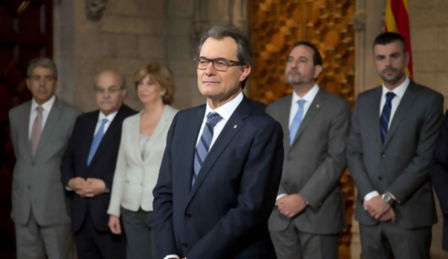 El presidente de Cataluña convoca la consulta independentista desoyendo a Madrid