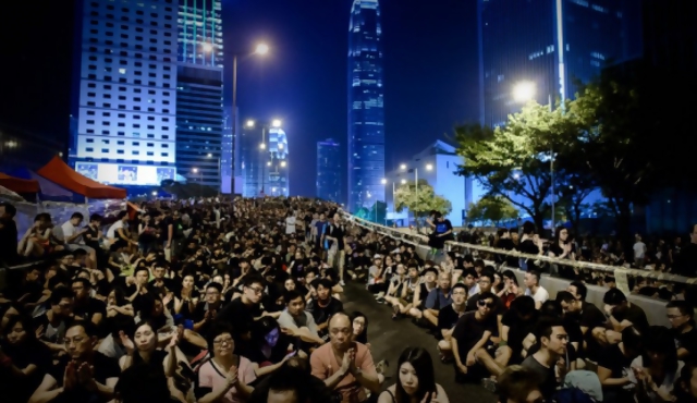 Autoridades de Hong Kong niegan colusión con mafia china