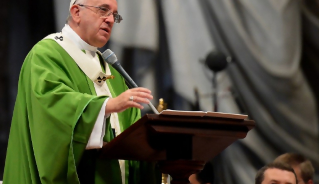 Obispos revisan postura sobre la homosexualidad