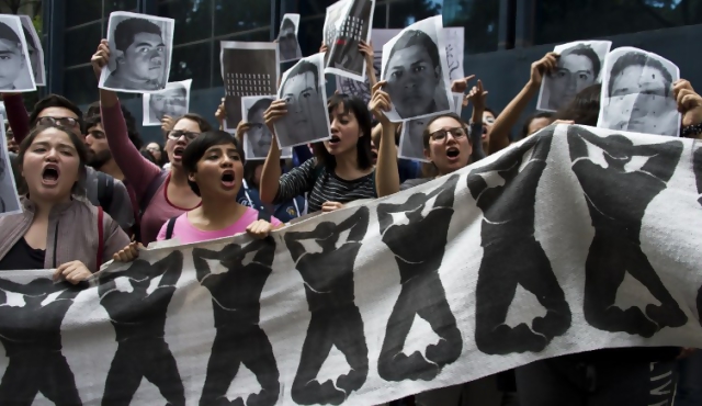 México, horror y protestas por desaparición de 43 estudiantes