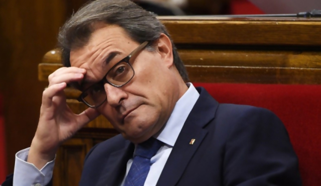 Cataluña desafía la suspensión de la consulta sobre la independencia