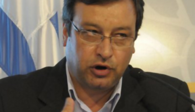 Críticas a intendencias de la oposición