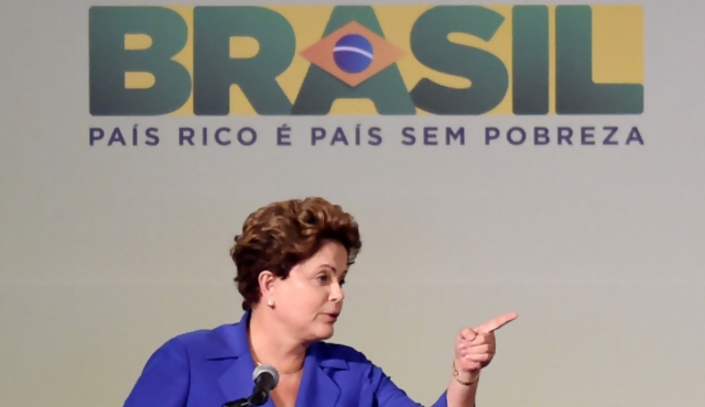 Dilma acusa de "manipulación" a Veja