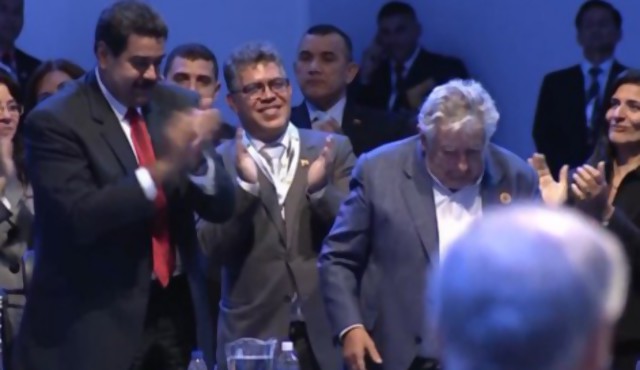Mujica tuvo aplauso de pie como despedida en la Celac