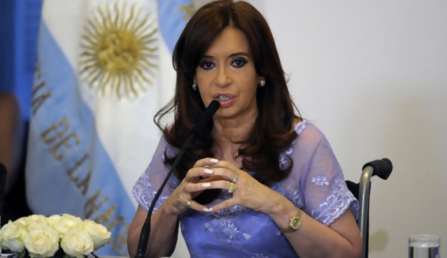 Cristina se defiende ante Mia Farrow y Navratilova